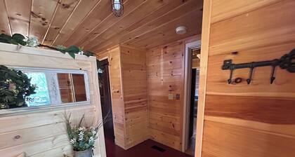 Cozy 2-bedroom Cabin located 20 Minutes from Cooperstown All Star Village