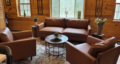 Cozy 2-bedroom Cabin located 20 Minutes from Cooperstown All Star Village