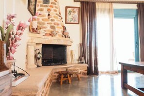 Interior - Unique Villa Pietra: Priv. Pool Oasis, Top Beaches (ΡΟΔΟΣ)