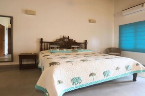 Kamar Double, pemandangan kebun | Meja kerja dan Wi-Fi gratis