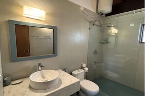 Kamar Double, pemandangan kebun | Kamar mandi | Perlengkapan mandi gratis, handuk, sabun, dan sampo