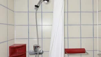 Dusche, Bidet, Handtücher