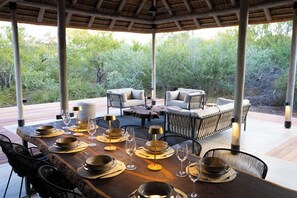 Outdoor dining - Vrbo Property (Hoedspruit)