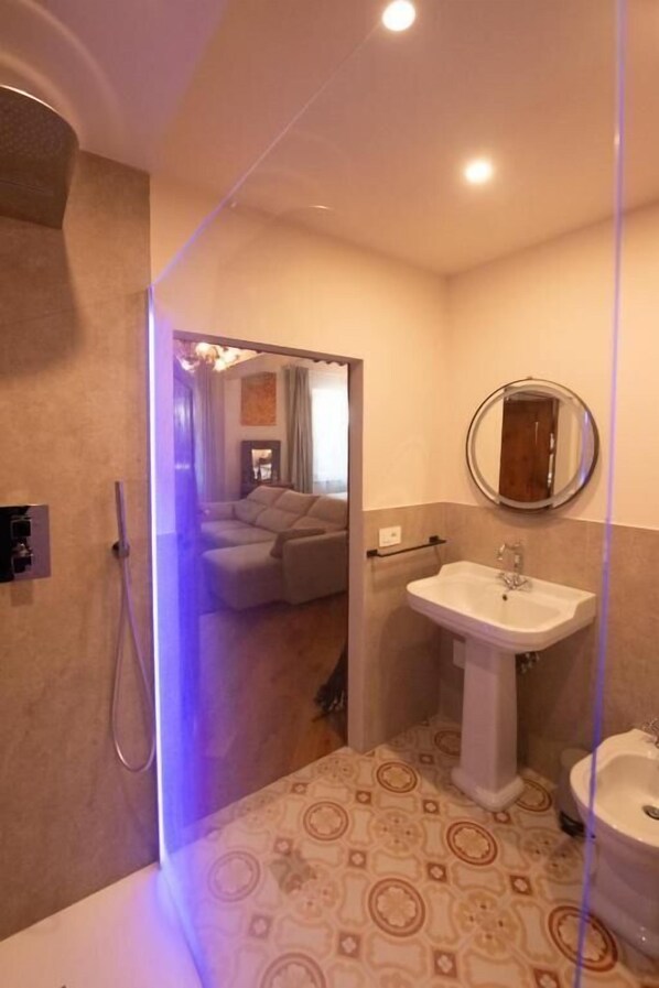 Suite | Bathroom - PALAZZO DEL CARDINALE (Montalcino)