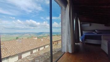 Suite | Vue sur la ville depuis lâhĂ©bergement