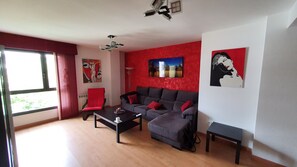 Living area - Vrbo Property (Torrejón de Ardoz)