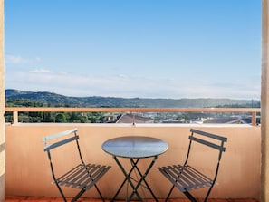 Apartment | Balcony - Riviera Retreat in Grasse (Grasse)