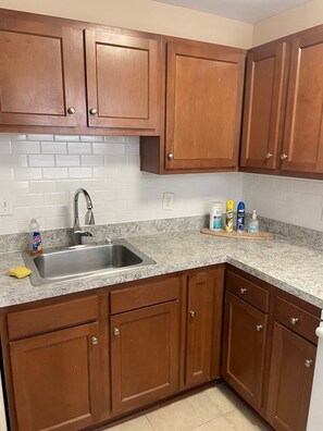 Private kitchen - Modern comfort meets Historic charm - 1 bedroom independent apartment (Jacksonville)
