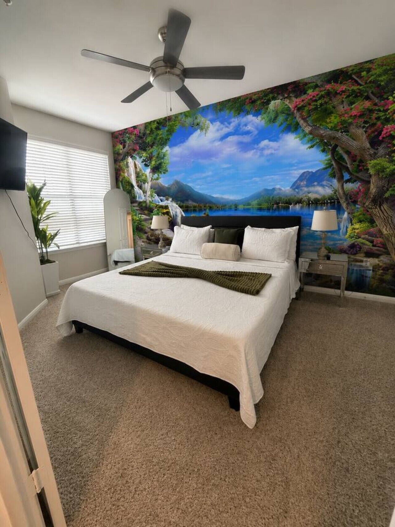 Iron/ironing board, WiFi (free), bed sheets