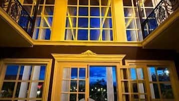 Luxury Double Room, Balcony, Pool View | Interior