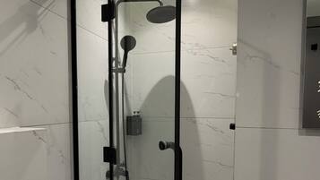 Apartment, 1 Bedroom, Accessible, Smoking | Bathroom