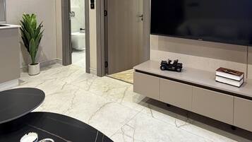 Apartment, 1 Bedroom, Accessible, Smoking | Living room