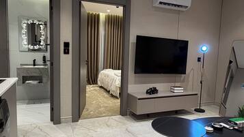 Apartment, 1 Bedroom, Accessible, Smoking | Living room
