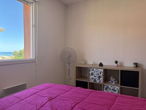 Room - Apartment with parking, terrace - 4 guests (Fleury-Saint-Pierre-la-Mer)