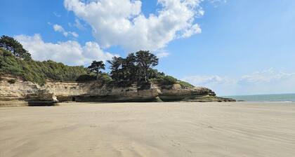 House with garden 500 metres from the beach