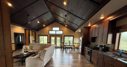 Charming 3-bedroom house in St Ignatius for your getaway with breathtaking views
