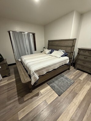Room - Charming 3-bedroom house in St Ignatius for your getaway with breathtaking views (Saint Ignatius)