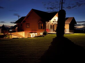 Exterior - Charming 3-bedroom house in St Ignatius for your getaway with breathtaking views (Saint Ignatius)