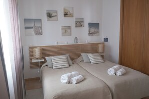 1 bedroom, iron/ironing board, travel cot, free WiFi - ML Central Vila Apartment (Carvoeiro LGA)