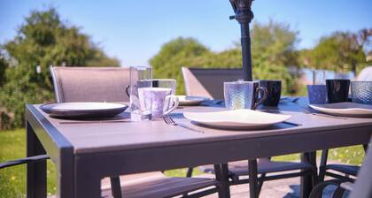 3 Bedroom Coastal Retreat by Travel Lets Holiday Homes Bundoran Near Beaches & Surf