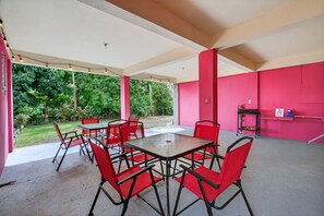 Outdoor dining - Charming 4-bedroom villa in Yabucoa, Puerto Rico (Yabucoa)
