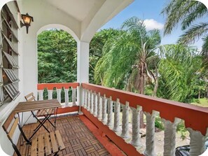 Outdoor dining - Charming 4-bedroom villa in Yabucoa, Puerto Rico (Yabucoa)