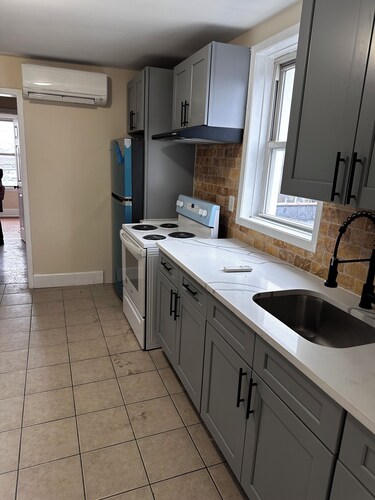 Enjoyable 3-bedroom house with Central air in vibrant Bronx neighborhood