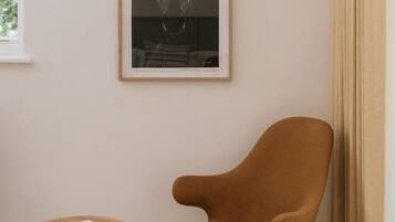 Deluxe-Doppel- oder -Zweibettzimmer, Balkon, Blick auf den Innenhof | Innenbereich