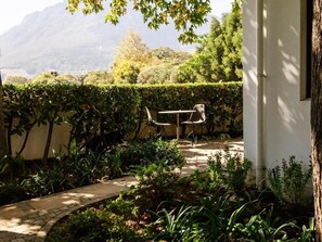 Casa de campo conforto, varanda, vista para o jardim | Opções para refeição ao ar livre