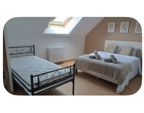 Iron/ironing board, travel cot, free WiFi, bed sheets - Vrbo Property (Arnières-sur-Iton)