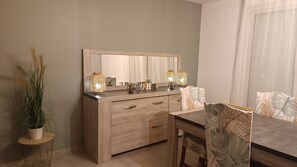 Dining - Vrbo Property (Arnières-sur-Iton)