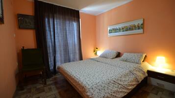 Apartment | 2 bedrooms, individually furnished, bed sheets
