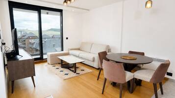 Standard Apartment, Balcony, Courtyard View | Living area