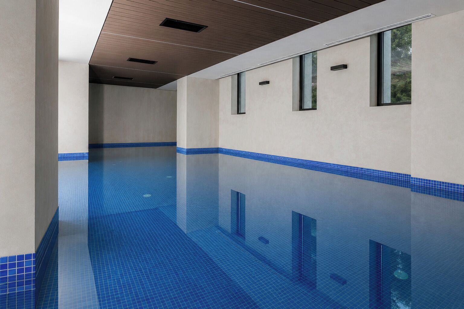 Piscine couverte, piscine extérieure (ouverte en saison)