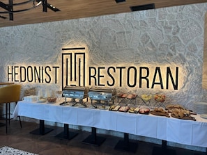 Tägliches inbegriffenes Frühstücksbuffet