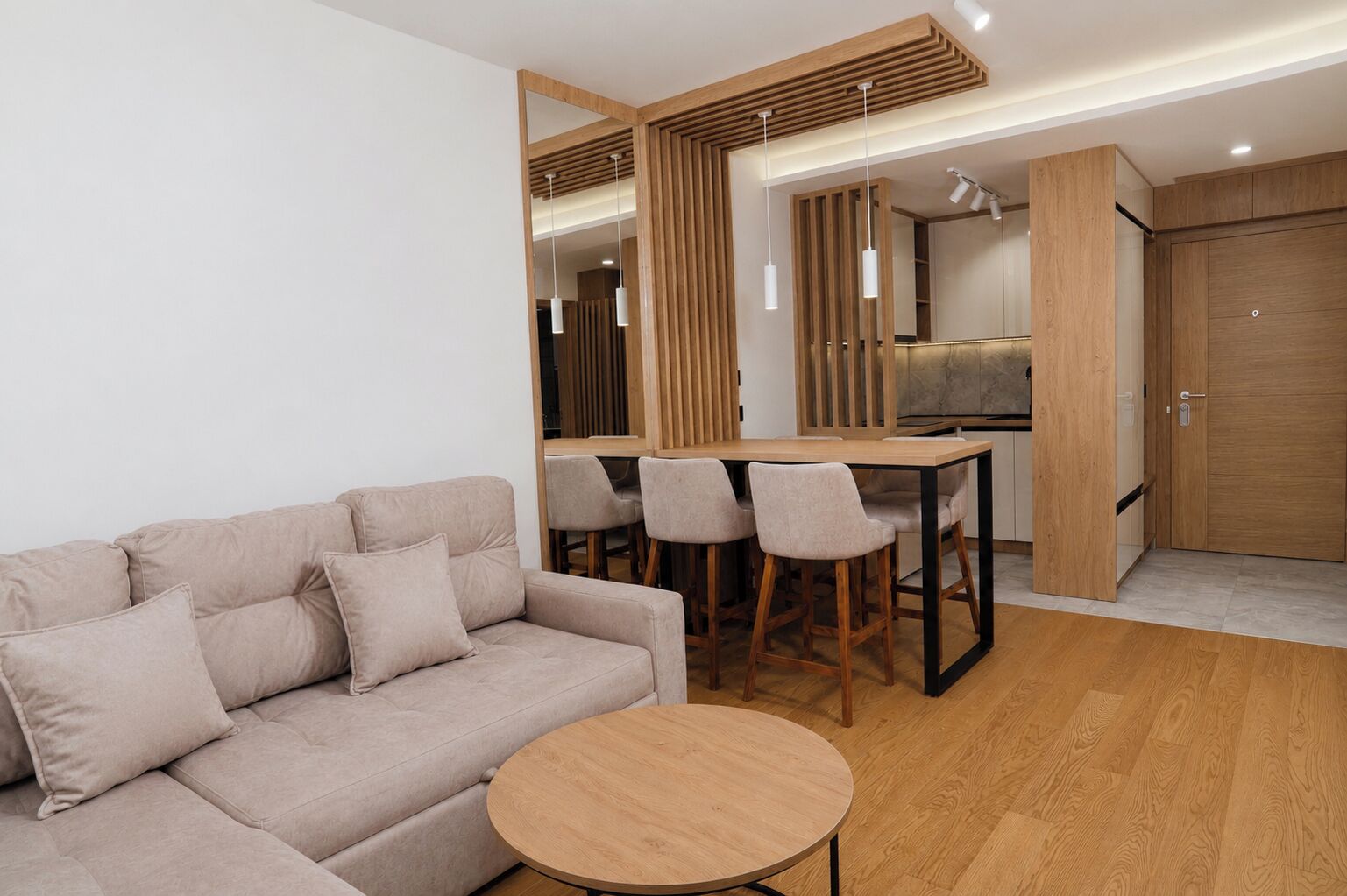 Deluxe Apartment, Balcony, City View | Living area