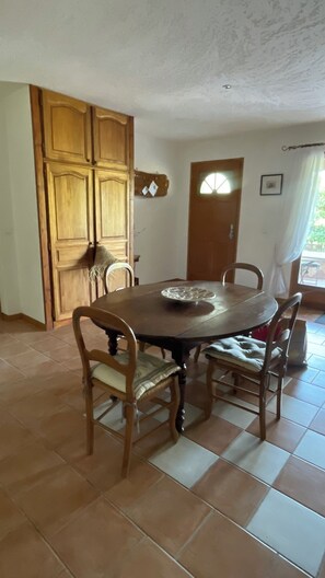 Dining - Vrbo Property (Saint-Alban-Auriolles)