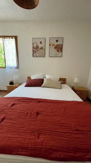 Iron/ironing board, WiFi, bed sheets - Vrbo Property (Saint-Alban-Auriolles)