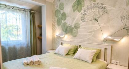 BnB37 New Apt | Free Gated CCTV Parking | Terrace | Near Budapest | Green Area