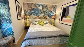 2 bedrooms, desk, iron/ironing board, free WiFi - Whimsical 2-Bedroom Nest Near Downtown and the Waterfront (Washington)