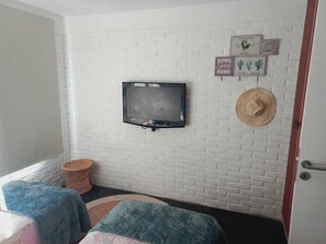 3 slaapkamers, een strijkplank/strijkijzer, internet, beddengoed