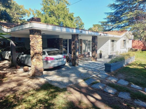 Tile villa in residential neighborhood, 3 minutes from the beach.