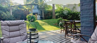 Tile villa in residential neighborhood, 3 minutes from the beach.