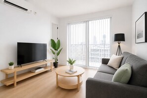 Deluxe Condo | Living area - The Washington District Suite (New York)