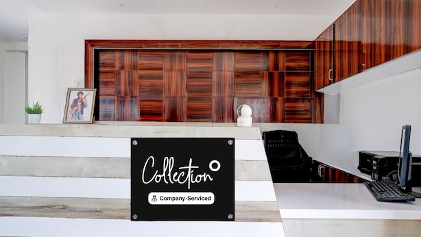 Una recepción con un letrero que dice 'Collection Company-Serviced'.
