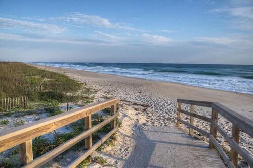 Relaxing Coastal Escape Steps from Beach with Private Patio