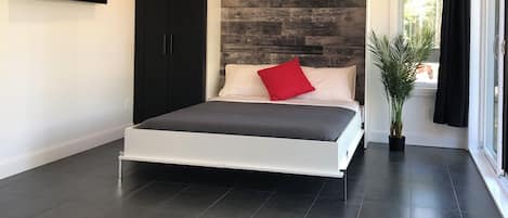 Iron/ironing board, internet, bed sheets