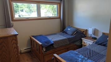 2 chambres, fer et planche à repasser, Wi-Fi, draps fournis