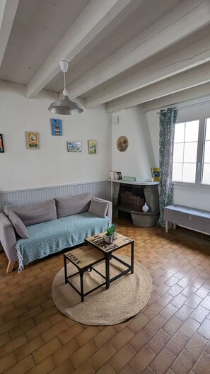 Interior - Fisherman's house in the heart of town and 5 minutes from the beach (La Tranche-sur-Mer)