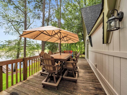 Updated Waterfront Cottage, Dock, Fishing, Kayaks